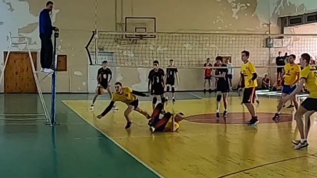 Вытащили Мяч ? #185 | Как играть в волейбол ? #shorts смотреть онлайн