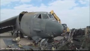 Crusher: Plane Breaking Machinery. Крушитель: самолет ломают спецтехникой.