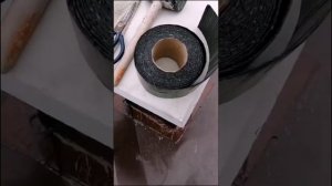 Устраняем в крыше вокруг дымохода течь воды.