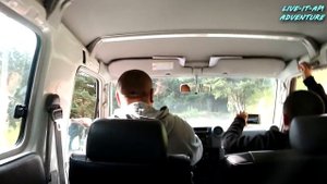 Подъём в горы, на джипе, по бездорожью.