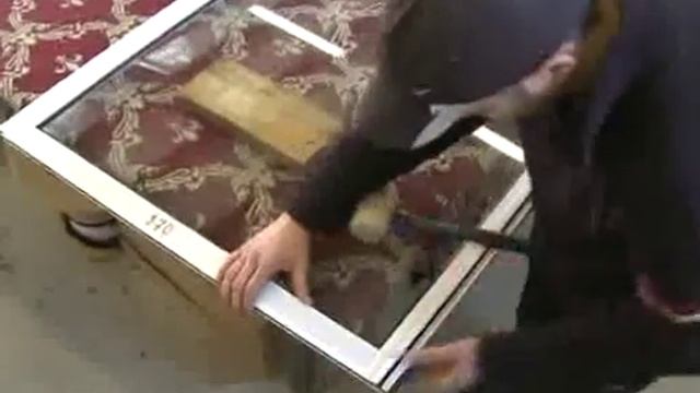 Чем лучше остеклить балкон?