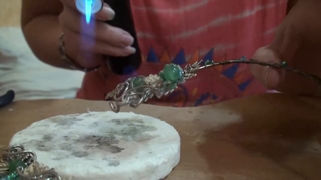 Процесс патинирования нейзильбера в растворе "серной печени". Часть 3 смотреть онлайн