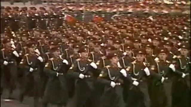 Парад 7 видео. Парад 7 ноября 1982. Парад 7 ноября 1987г в Тбилиси. Парад 7 ноября 1985 года на красной площади. Парад 7 ноября в Алма Ате 1990 года.