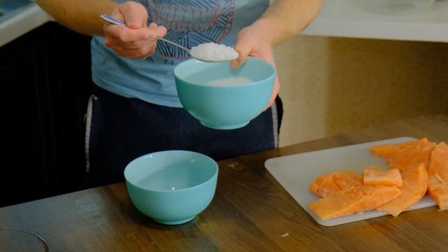 Разделываем и Солим Лосось! Свежайшие Суши На Закуску. смотреть онлайн