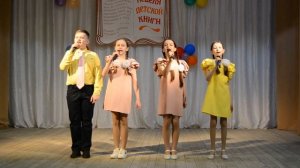 Ансамбль "Веснушки" - "В школу мы бежим с утра" (МБОУ ДО ДДТ, г.Западная Двина)