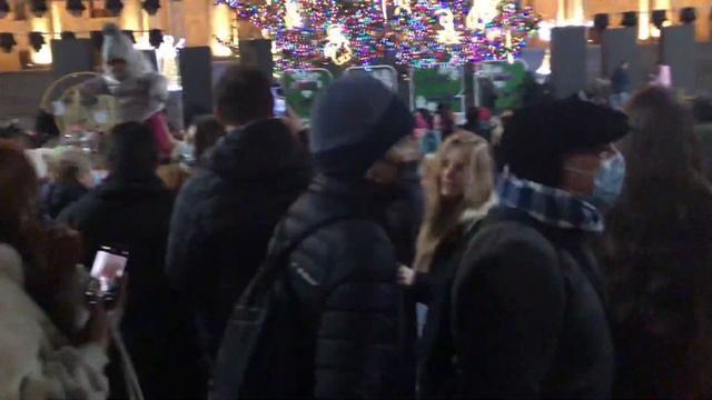 В Тбилиси зажгли новогоднюю елку. Праздник на проспекте Руставели смотреть онлайн