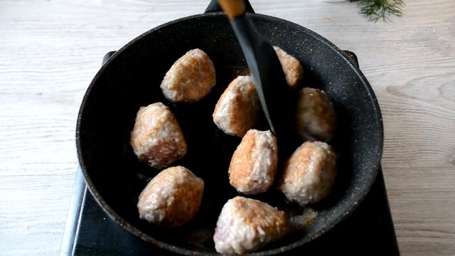 Тефтелі з рисом і підливою / Що приготувати на обід смотреть онлайн