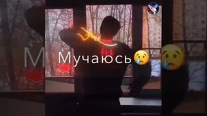 Тебя целует говорит что любит и ночами обнимает к сердцу прижимает а я мучаюсь от боли со своей❤❤❤