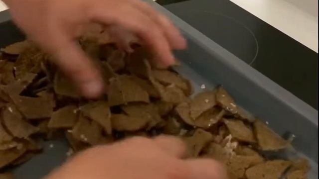 Самый лучшие хрустящие бородинский сухари с чесноком!!! смотреть онлайн