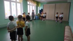 Подвижная игра по ПДД "Найди свой знак"