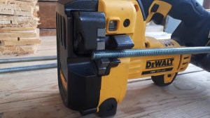 Тест аккумуляторного шпилькореза DeWALT DCS350