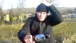 Проша бьёт бутылку об голову ))))
