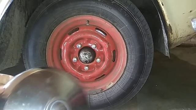 Как снять колпак на Москвиче 2140-412 чтобы не погнуть фальш диск смотреть онлайн