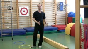 "Парашютисты" - играем и спрыгиваем с возвышения