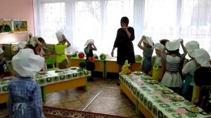 Открытое занятие  в средней группе "Овощи и фрукты - витаминные продукты"