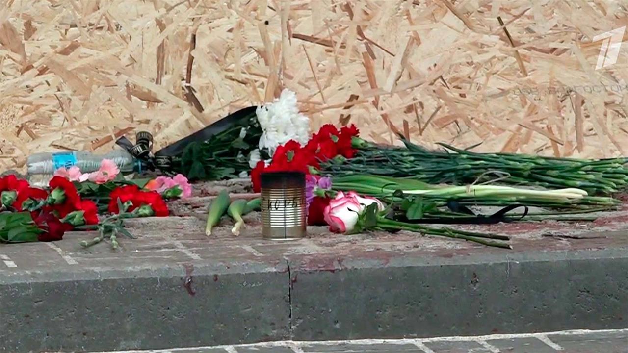 Жители Белгорода организовали стихийный мемориал в память о погибших после обстрела ВСУ