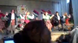 кто поет эту песня