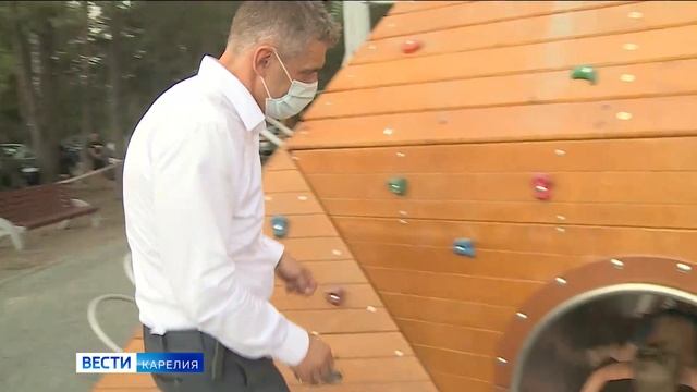 Детский игровой комплекс появился на пляже в Песках смотреть онлайн