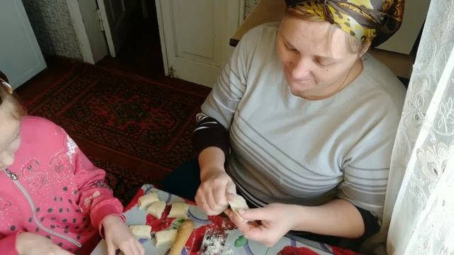 **всё заболели**готовим заготовки вареников //жарим пирожки /// смотреть онлайн