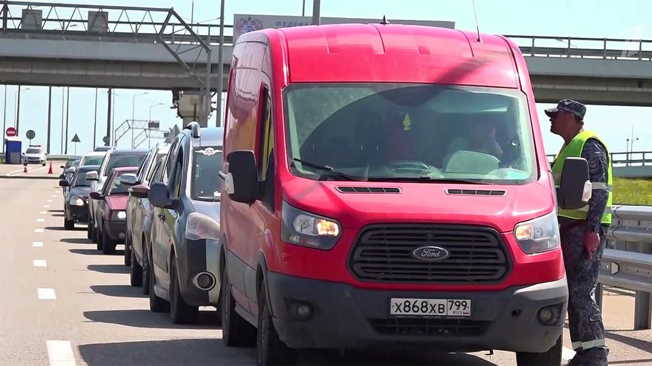 На Крымском мосту в преддверии майских праздников откроют новые пункты досмотра