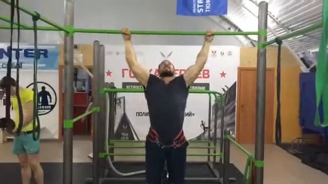 ПОДТЯГИВАНИЯ С + 32 кг НА МАКСИМУМ 21 раз смотреть онлайн