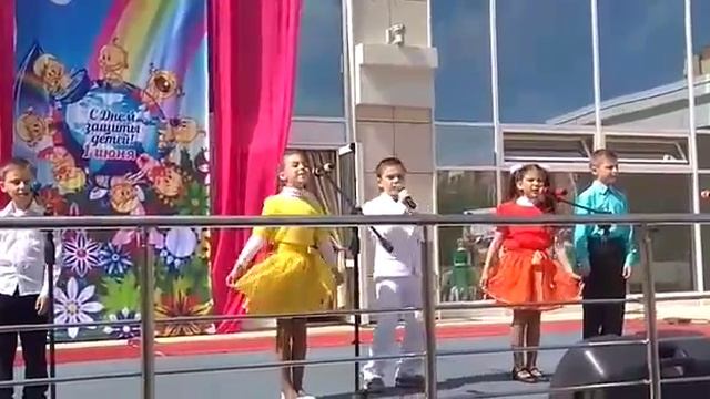 Леонард Ерзылёв и группа "Конфетти" - " Мамин праздник" смотреть онлайн