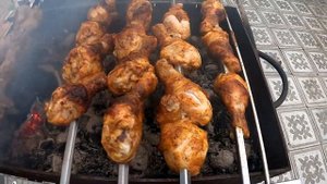 Обалденный Куриный Шашлык! Куриные ножки на мангале с кунжутом и соусом!