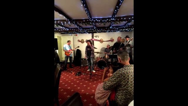 The Weeping Tigers play "Gardenia" by Tiger Ed Holden. смотреть онлайн