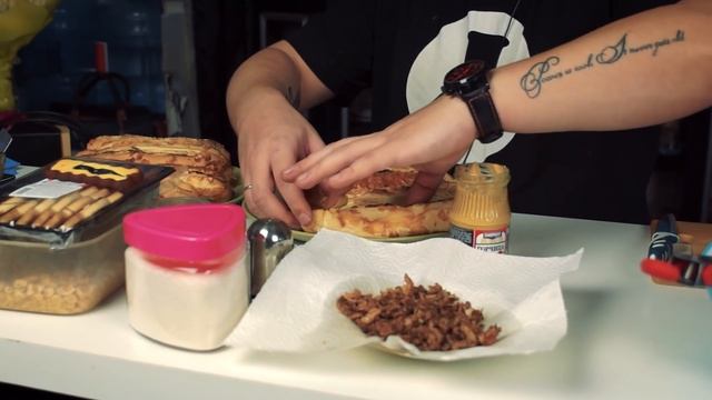 Королевские Хот Доги | Халапеньо + табаско хабанеро = красный Жора смотреть онлайн