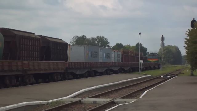 М62-1126 с грузовым поездом смотреть онлайн