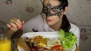 АСМР Английский ЗАВТРАК *ЗВУКИ ЕДЫ и РЕЦЕПТ*/ASMR MUKBANG English breakfast *COOKING & EATING*