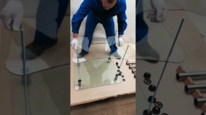 Сборка стеклянного стола производства компании ПРОМСТЕКЛО (Модель Ян 1)