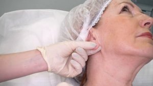 Урок красоты Ирины Аксененко №3. Как исправить возрастные изменения ушных мочек?