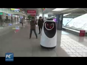 Робот-коп распознает преступников и преследует их