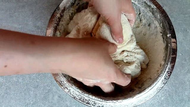 КРАСИВЫЕ плетеные булочки с сахаром и корицей из дрожжевого теста: пошаговый рецепт в духовке