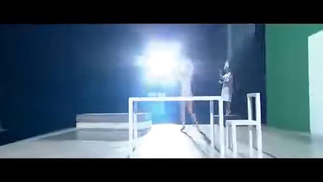 Sia - Chandelier Ft. Maddie Ziegler [LIVE]  (from Apple)