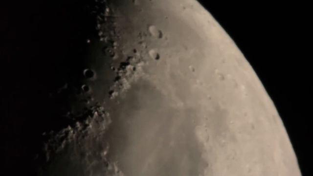 Видео с телескопа, увеличение 160Х, растущая Луна.