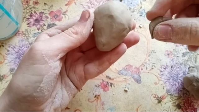 Леплю зайца из глины