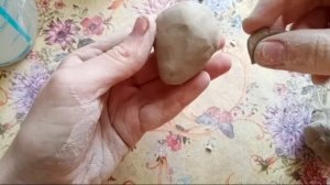 Леплю зайца из глины