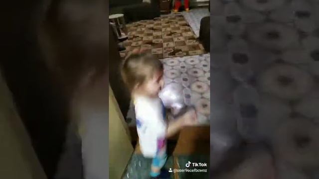 Мама замучала с камерой смотреть онлайн