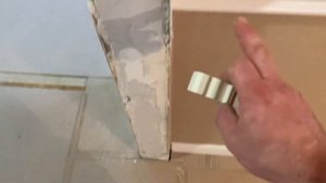 Как нельзя клеить декоративный багет