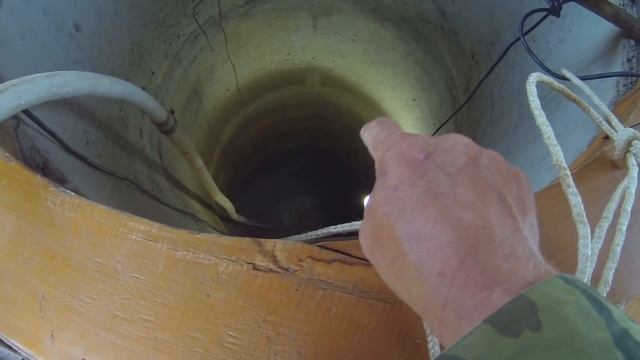 Очистка бетонных колец колодца