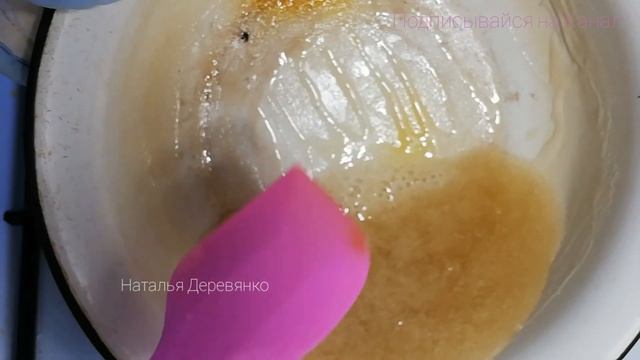 Немного Земляники И Гора Воздушного Лакомства У Вас На Столе, Земляничный Зефир