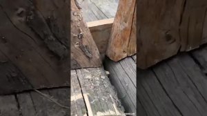 Стол из брёвен
