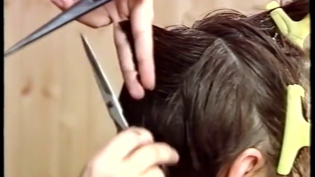 Короткая женская стрижка - видео урок для начинающих
