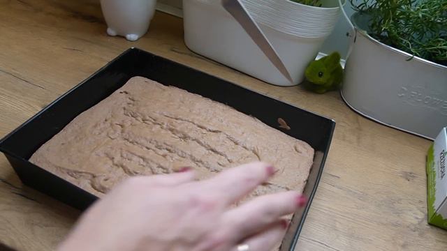Malinowa kostka na biszkopcie - pyszne i proste ciasto malinowe, posmakuje każdemu...#ciasto #malin