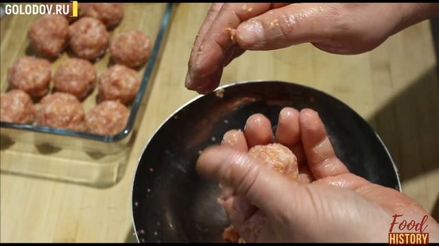 Фрикадельки по-итальянски из фарша, просто и вкусно. В традиционном Пассата и пикантным пармезаном. смотреть онлайн