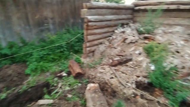 Ломаю хлев и пристройку  Ломаю старый фундамент делаю новый 1м глубиной   кирпичная кладка.