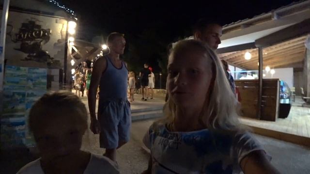 Встреча с Джеком Воробьем в Крыму. Пробую Индийский гранат. Блондинка ТВ смотреть онлайн