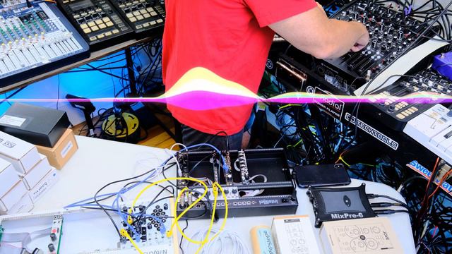 Cheap Eurorack Setup on Steroids - Modules sound amazing remixed with a Pro DJ Mixer 2020 2021 смотреть онлайн